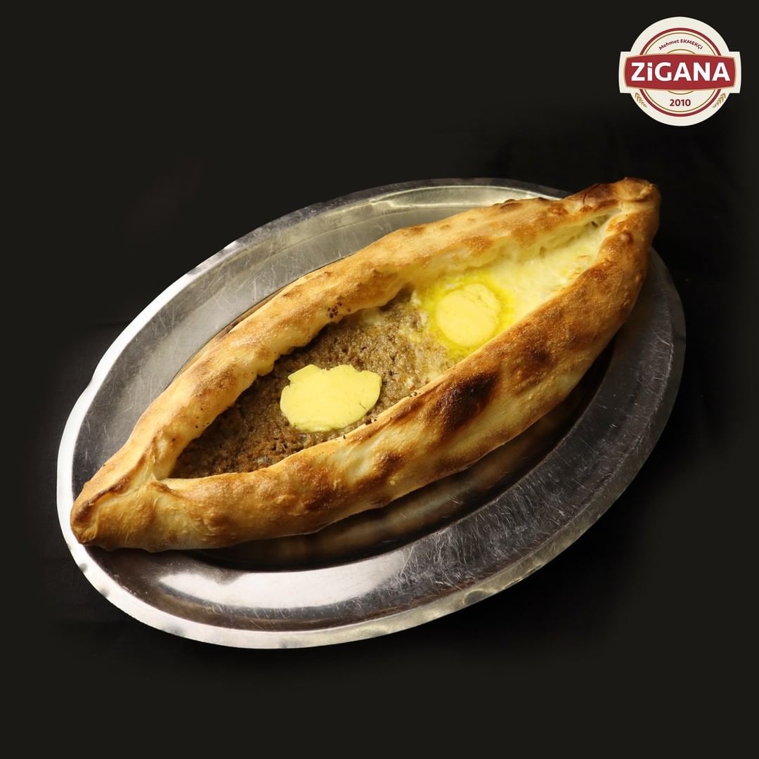  Kıymalı Peynirli Pide 